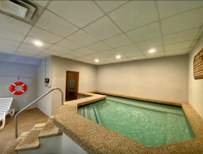 Resort StayWinterPark Silverado II indoor hot tub